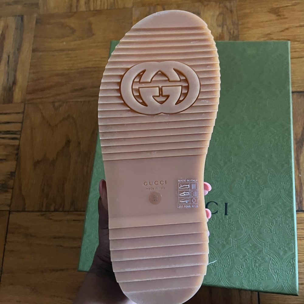 Gucci Angelina Slides w/ Gucci green Embroided Box. - Picture 3 of 9